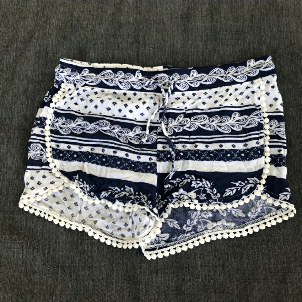 West Loop Blue White Shorts Women's Large L/XL Pom Pom Trim Drawstring Cute EUC